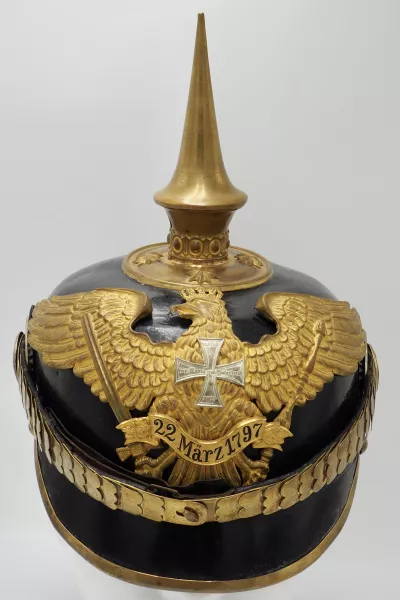 Prussian 7th Grenadier Reserve Officers Pickelhaube Visuel 1 principal